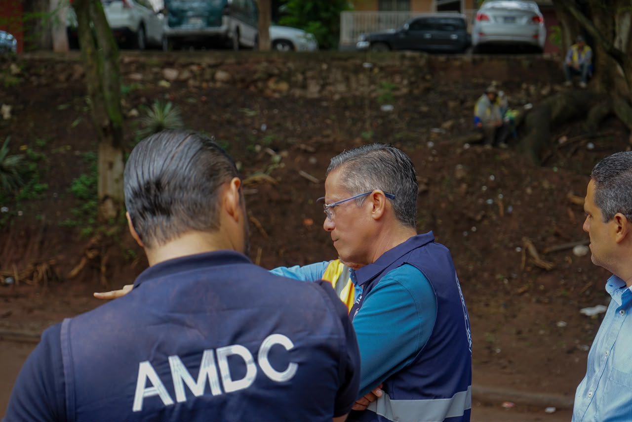 AMDC reconstruye tramo afectado por las lluvias en la colonia 21 de Octubre