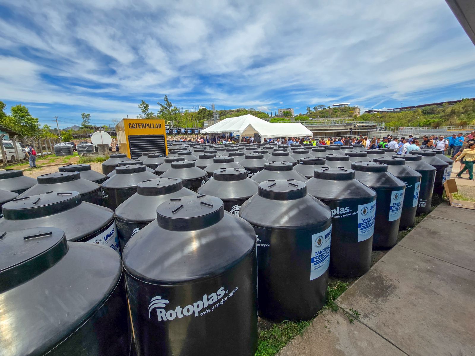 Imagen de galería de Alcaldía entrega más de 500 tanques de agua a escuelas del Distrito Central
