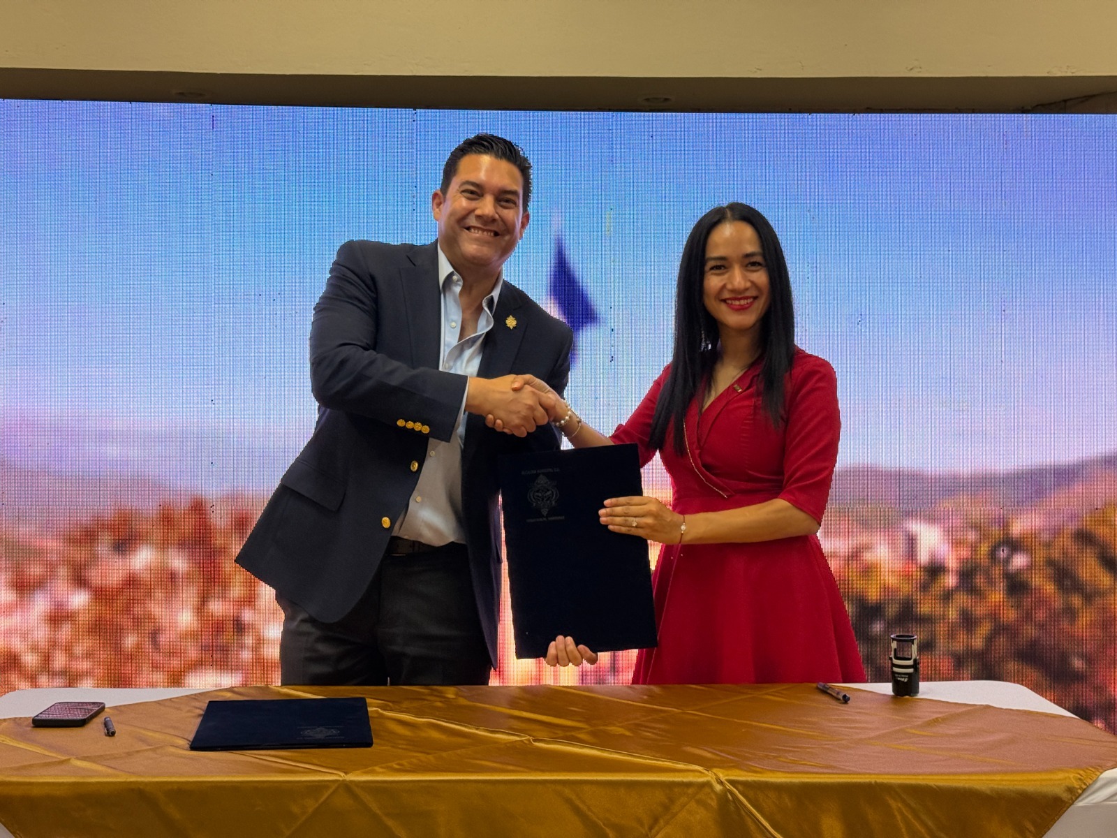 Imagen de galería de AMDC firma convenio con Colegio de Arquitectos para impulsar desarrollo urbano sostenible del Distrito Central