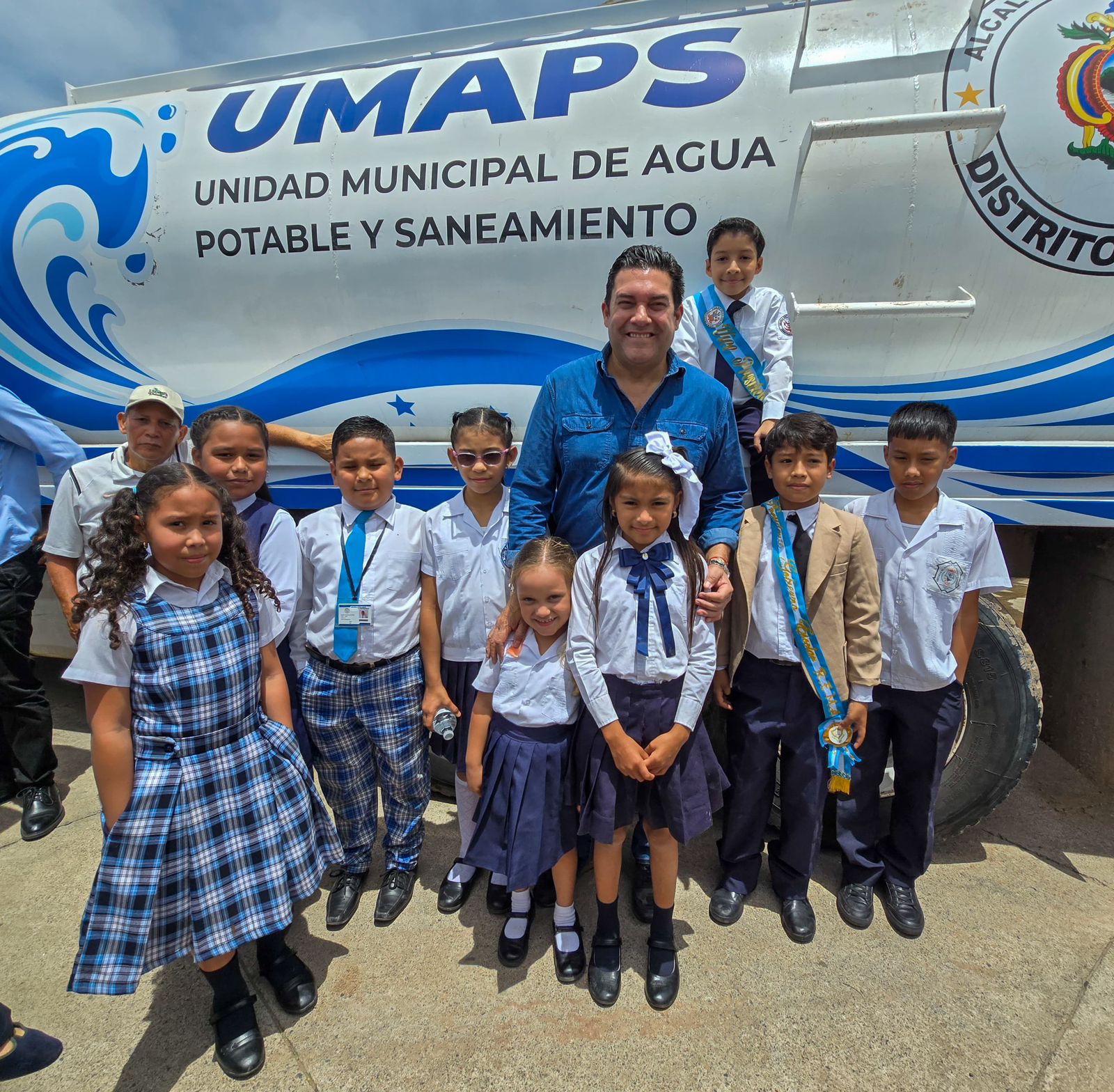 Imagen de galería de Alcaldía entrega más de 500 tanques de agua a escuelas del Distrito Central