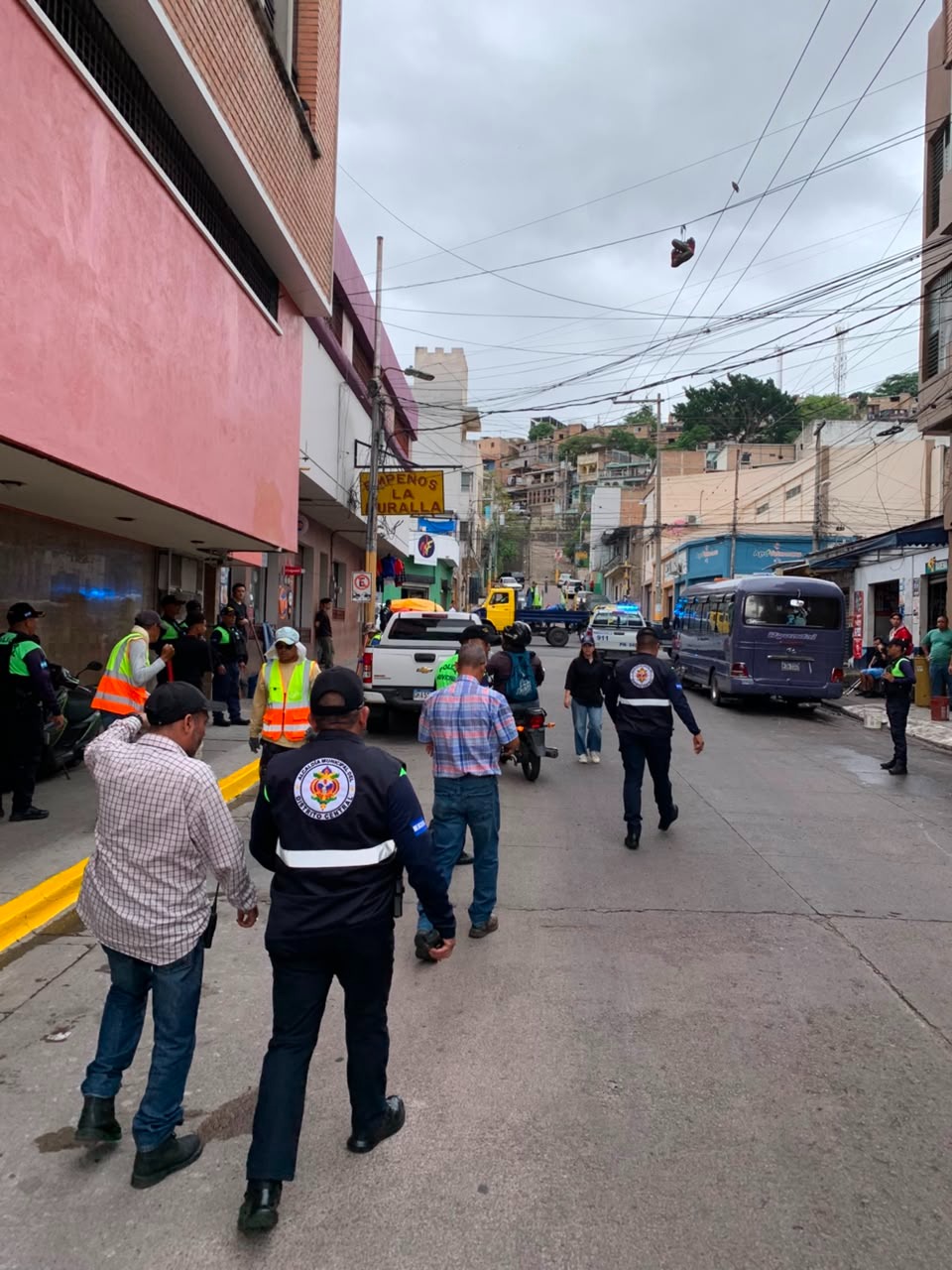 Imagen de galería de Policía Municipal recupera espacios públicos y libera vías en Comayagüela
