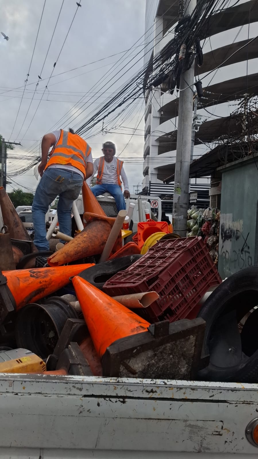 Imagen de galería de AMDC ejecuta intenso operativo de ordenamiento en Palmira y advierte que no permitirá cobros ilegales por estacionamiento