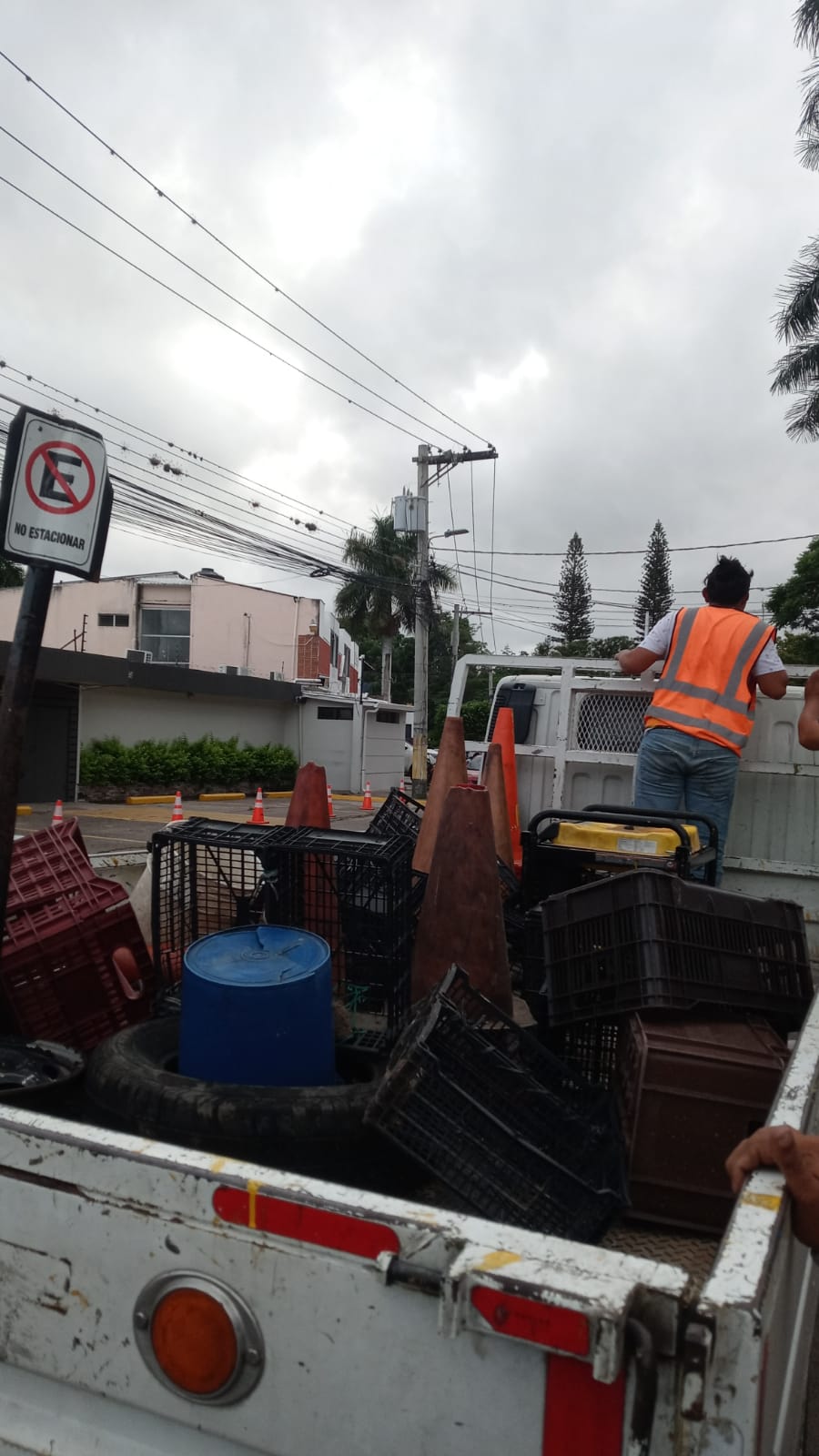 Imagen de galería de AMDC ejecuta intenso operativo de ordenamiento en Palmira y advierte que no permitirá cobros ilegales por estacionamiento