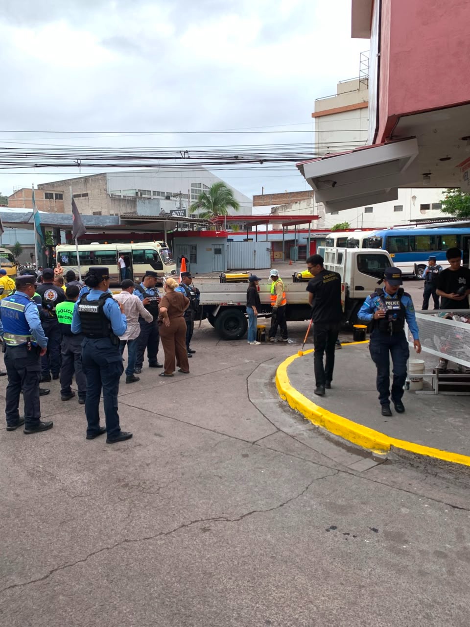 Imagen de galería de Policía Municipal recupera espacios públicos y libera vías en Comayagüela