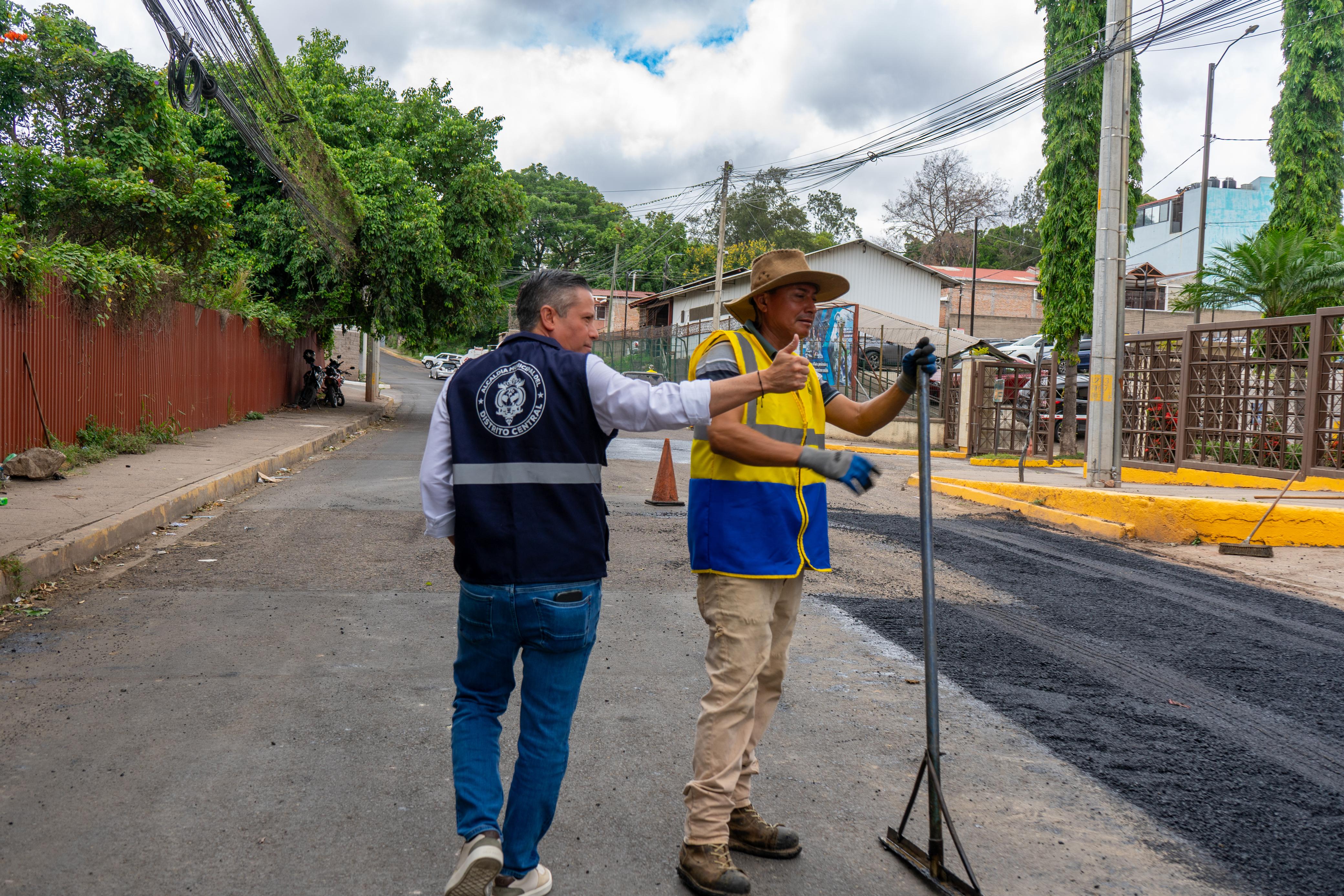 Imagen de galería de Alcaldía intensifica bacheo y rehabilitación vial en sectores estratégicos de la capital