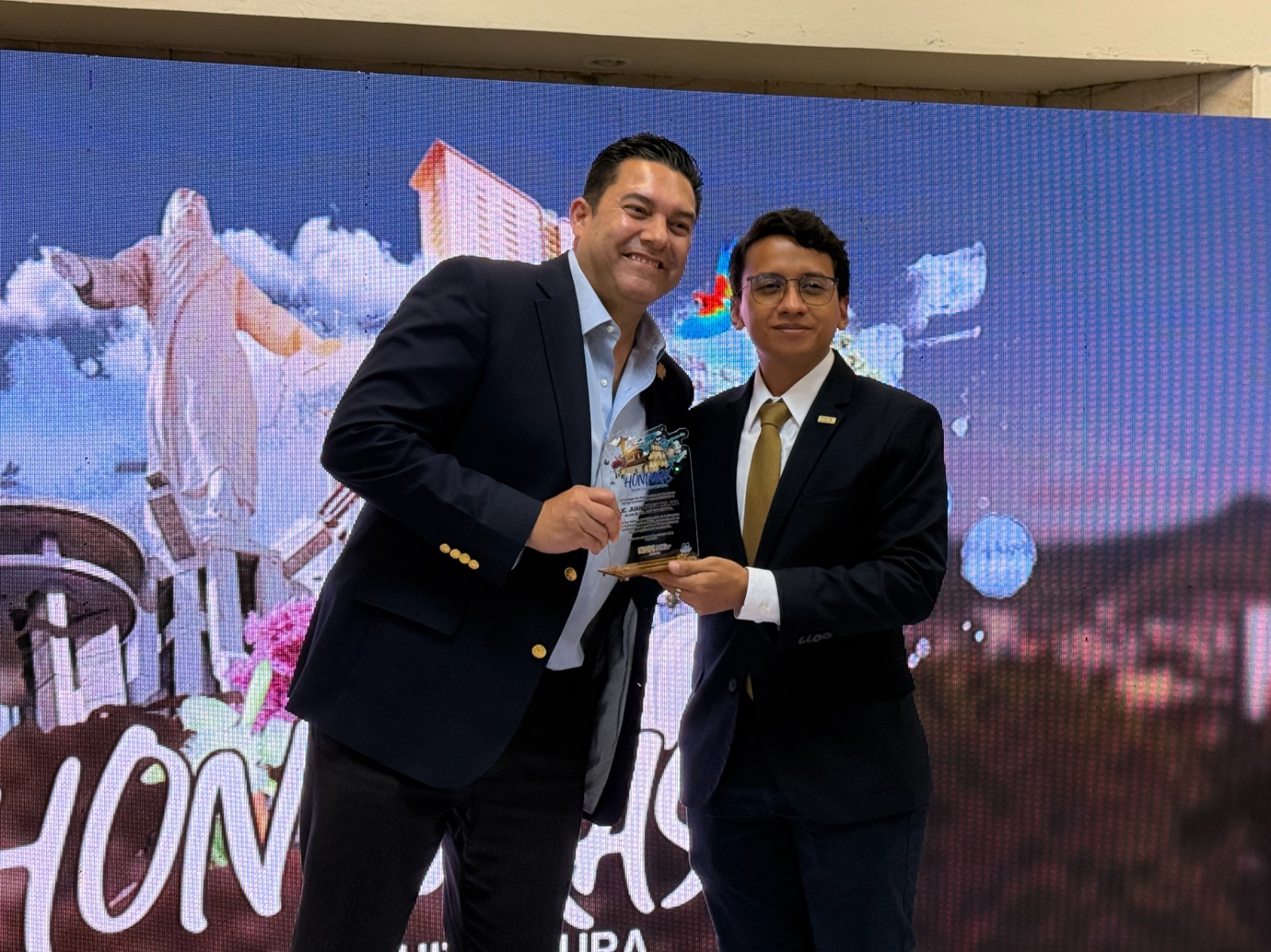 Imagen de galería de AMDC firma convenio con Colegio de Arquitectos para impulsar desarrollo urbano sostenible del Distrito Central