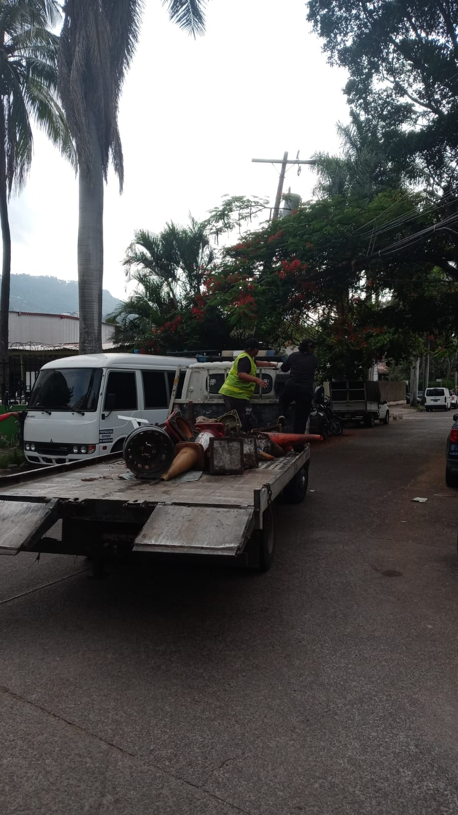 Imagen de galería de AMDC ejecuta intenso operativo de ordenamiento en Palmira y advierte que no permitirá cobros ilegales por estacionamiento