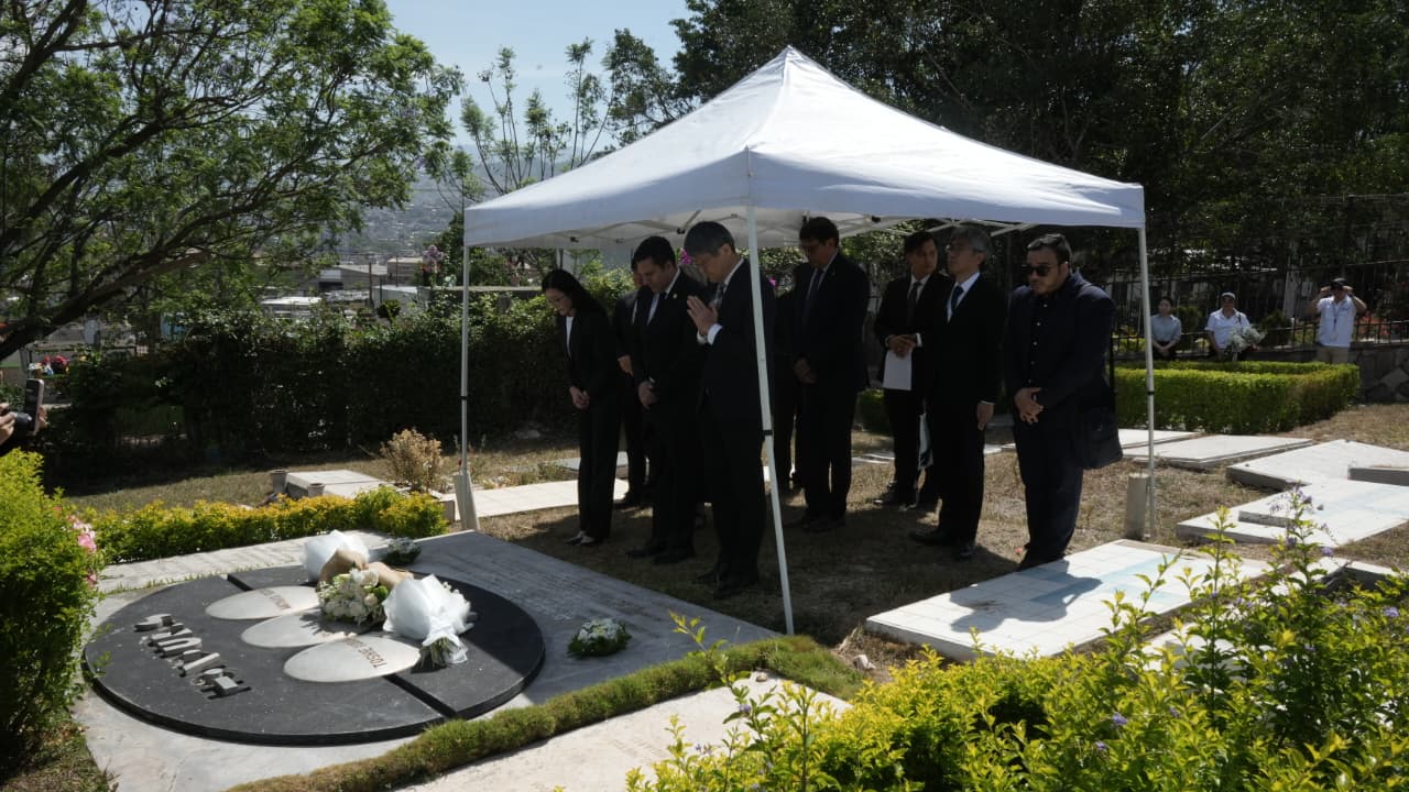 AMDC rinde homenaje a los voluntarios japoneses con la remodelación de la Plaza Japón